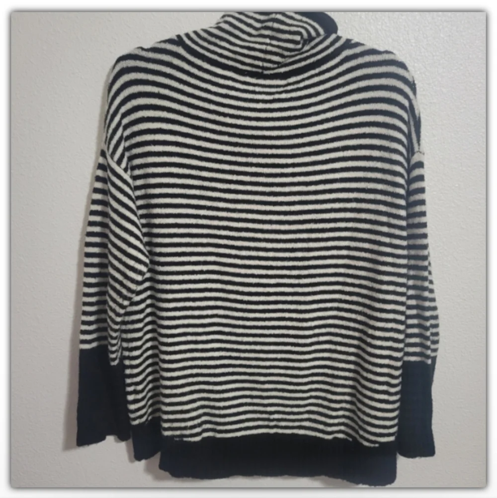 Philosophy sweater with stripes size small